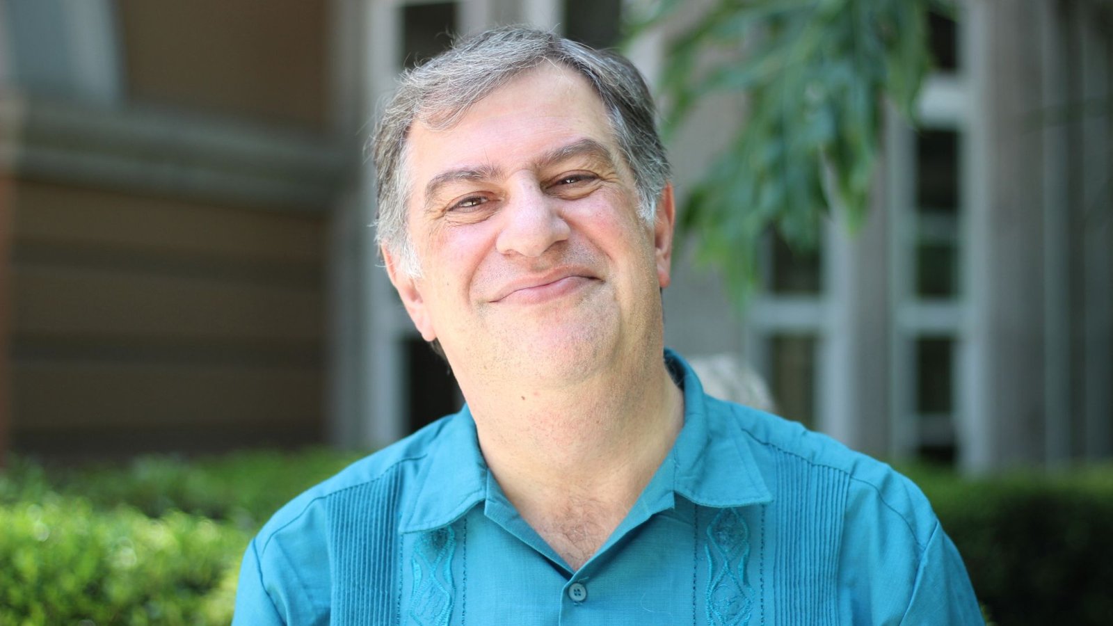 Dr. Carlos Azar Manzur
