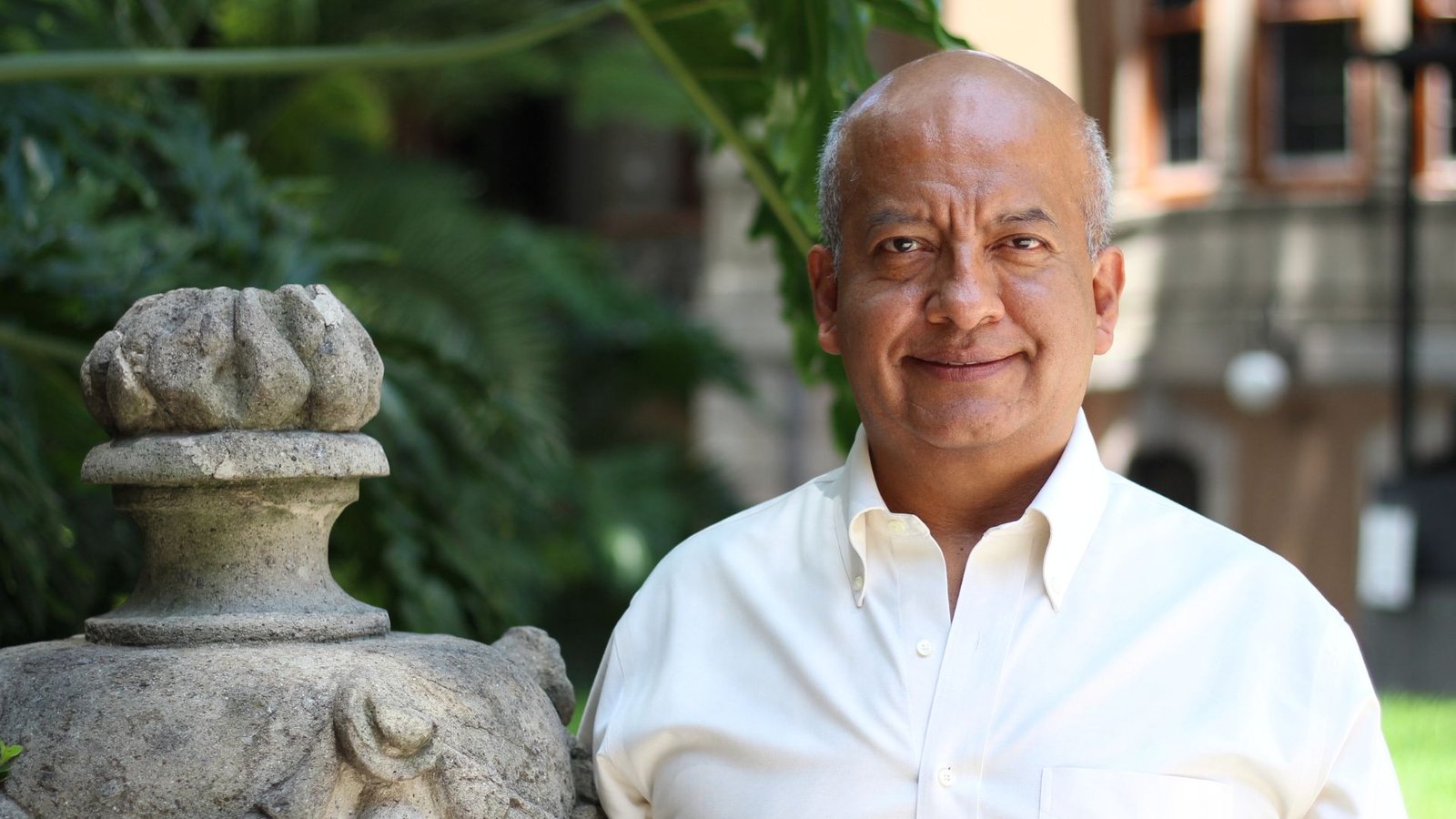 Dr. Alejandro Ugalde